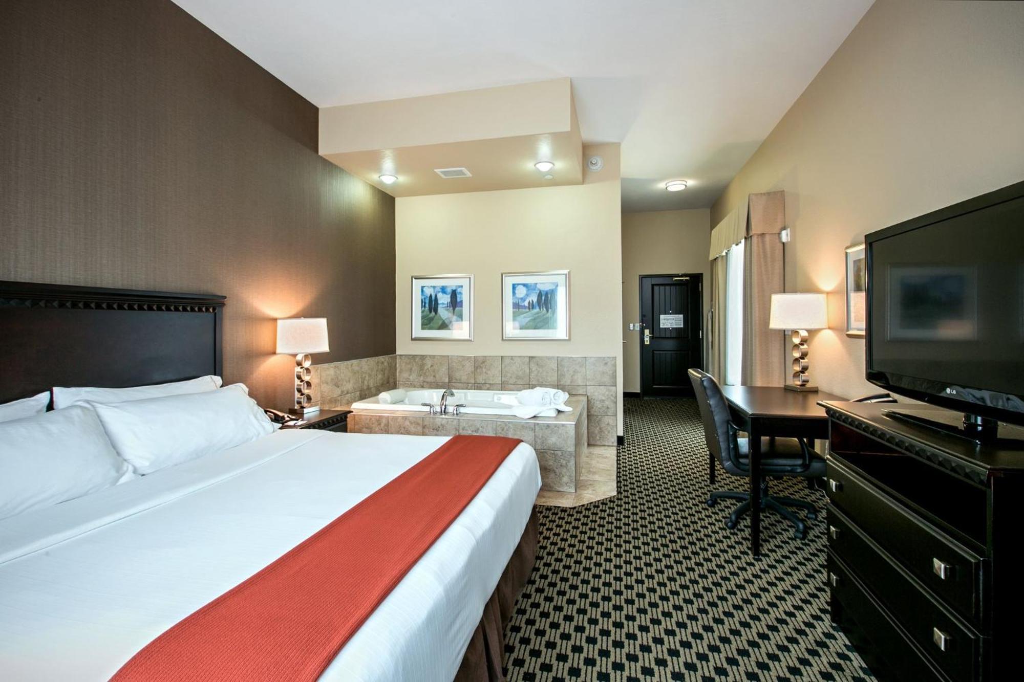 Express & - Bay East By Ihg